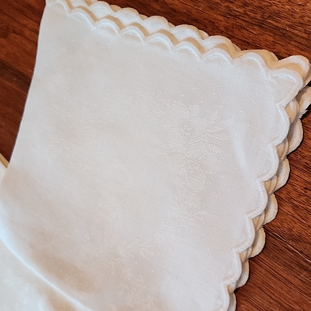 Table linens - Picture 4 of 4
